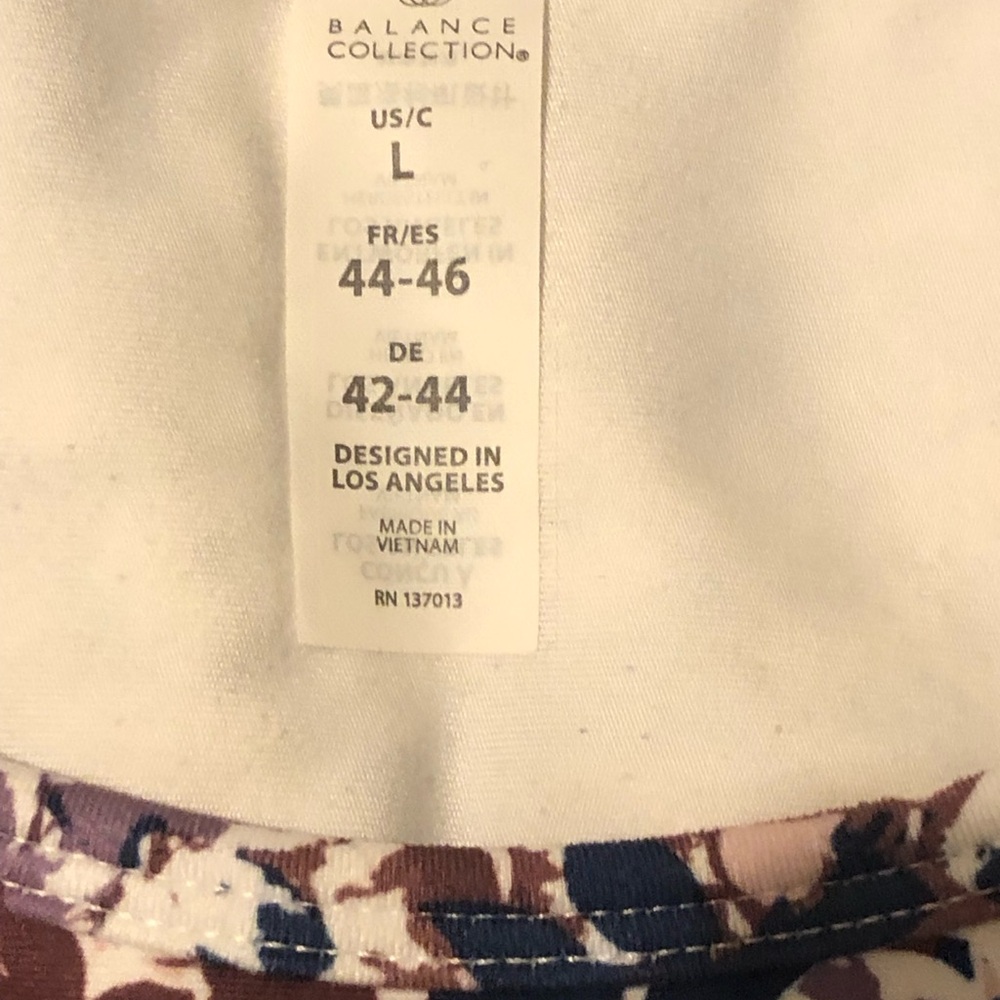 Balance Collection Crop Top - Picture 2 of 5